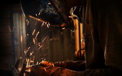 Vi söker svetsare och CNC-operatör!